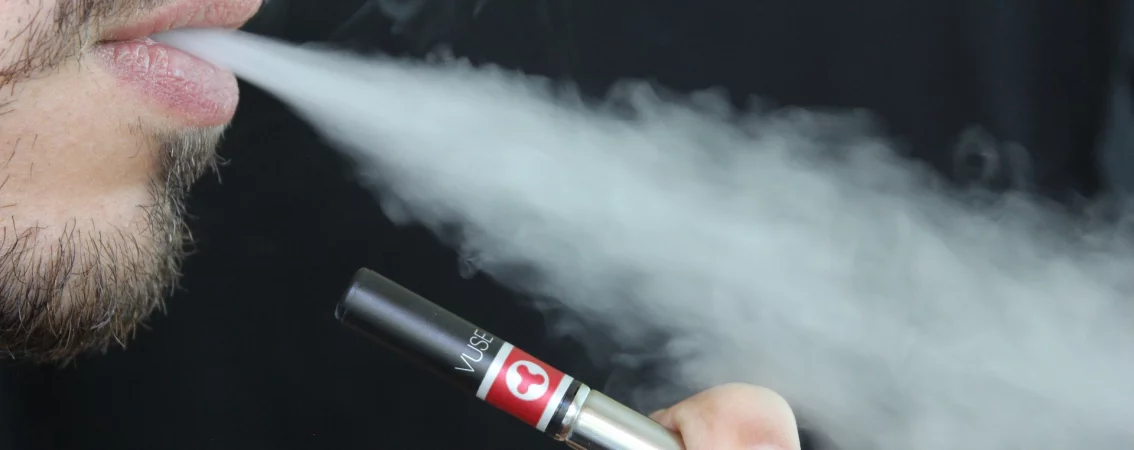 EVALI – COVID-19 fertőzéshez hasonló tüneteket okoz az e-cigaretta?
