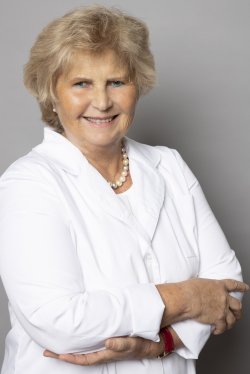 Dr. Pádi Éva