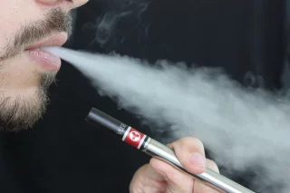 EVALI – COVID-19 fertőzéshez hasonló tüneteket okoz az e-cigaretta?