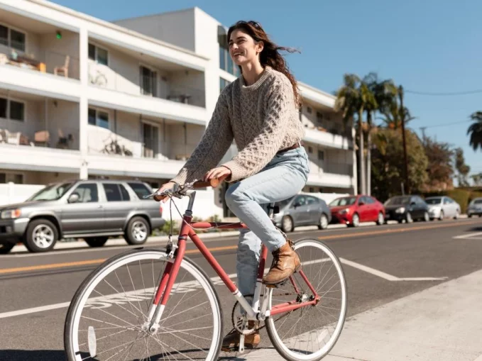 Kerékpáron vagy gyalog? Mivel járunk jobban a városban?