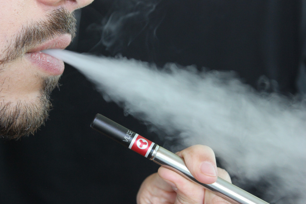 Az e-cigaretta fokozhatja a reflux tüneteit.