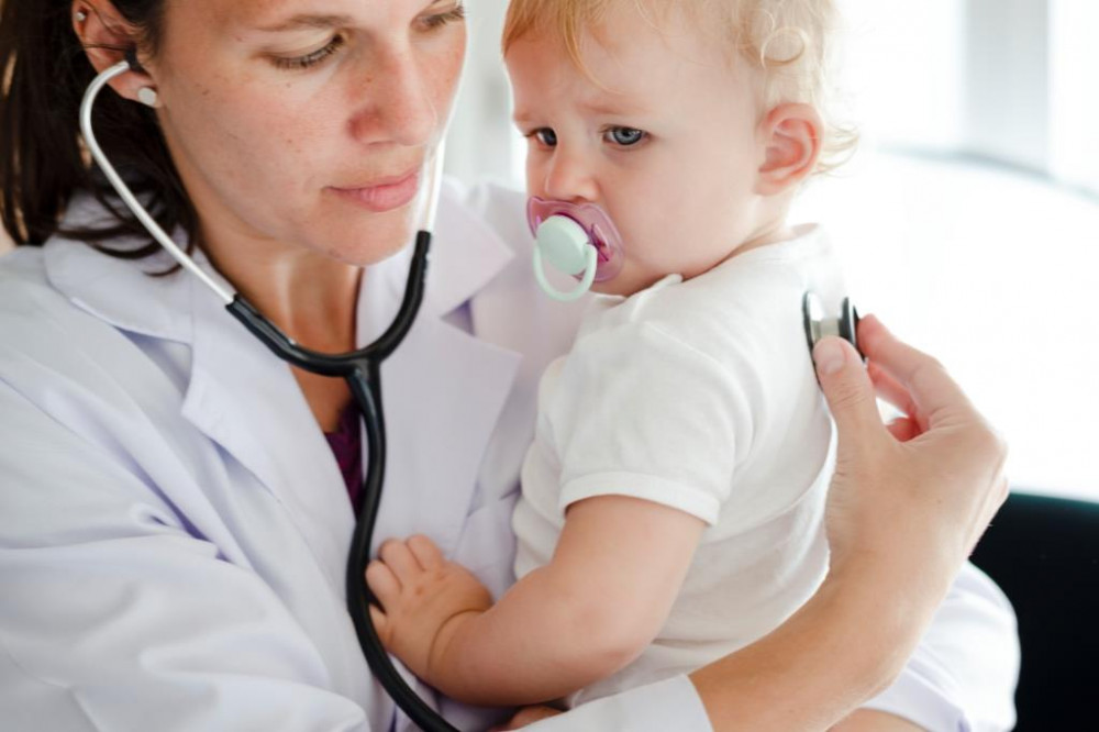 Hurutos köhögés hátterében reflux is állhat csecsemőknél.